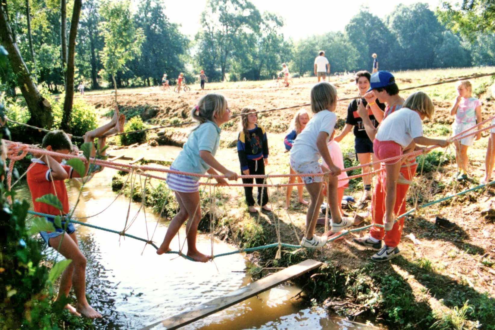 1988 petit ruisseau pont de singe