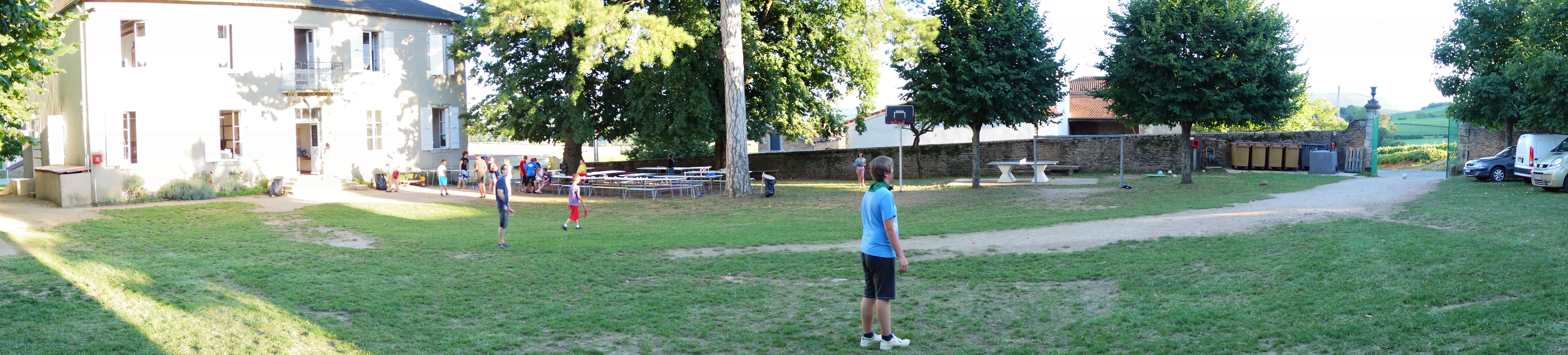 JEU DE BALLON DEVANT